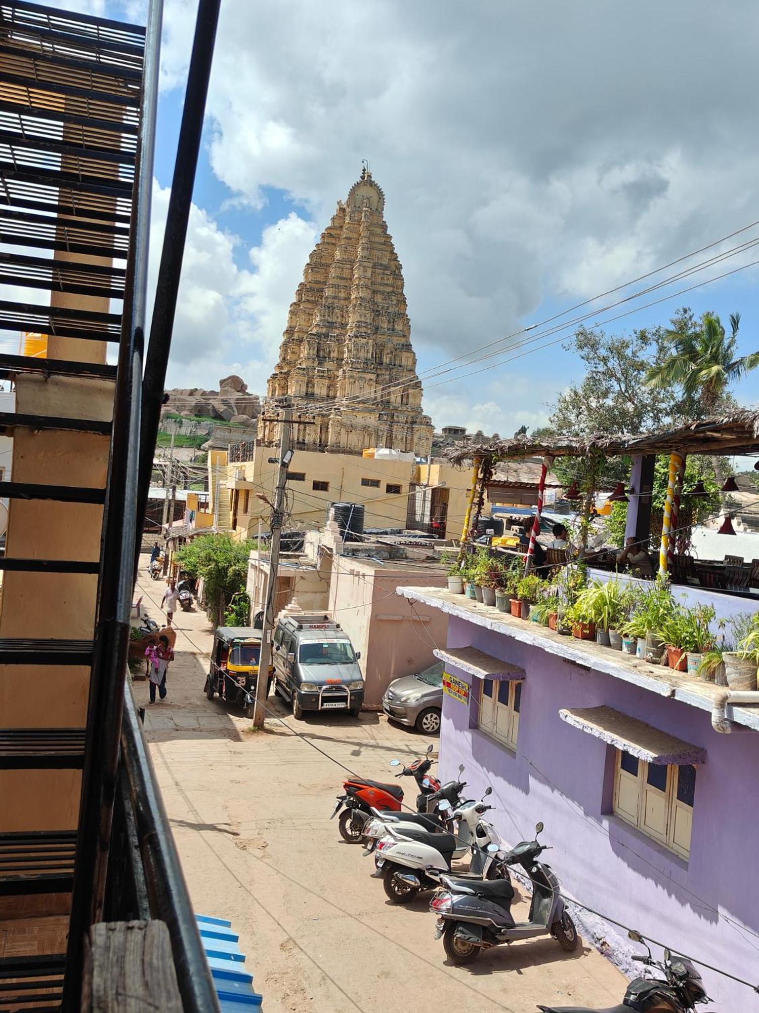 Rocky Guesthouse Hampi Exterior photo